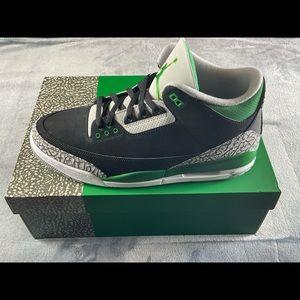 SOLD - Jordan Retro Pine Green